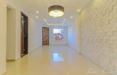 Imagem: A casa possui 3 Dormitórios, 4 Banheiros, 3 Vagas na garagem