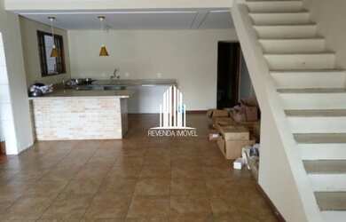 Imagem: A casa possui 3 Dormitórios, 4 Banheiros, 2 Vagas na garagem