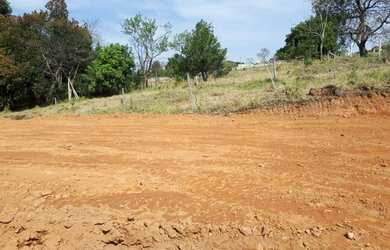 Imagem: O terreno possui 1000m² de Área e está localizado em Atibaianos