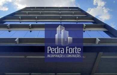 Imagem: O depósito possui 5 Vagas na garagem e 5608m² de Área e está