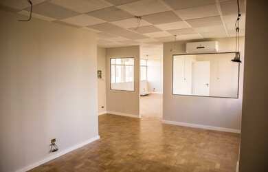 Imagem: O depósito possui 1 Vaga na garagem e 80m² de Área e está