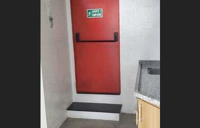 Imagem: O depósito possui 3 Vagas na garagem, 200m² de Área e Imóvel