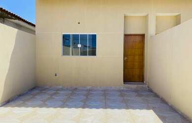 Imagem: A casa possui 2 Dormitórios, 1 Banheiro, 2 Vagas na garagem