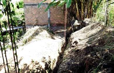 Imagem 2: Vendo terreno na base. 