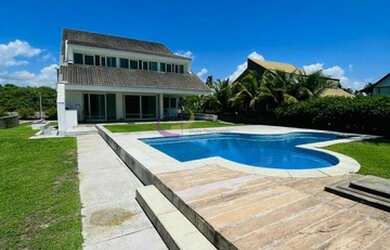 Imagem: A casa possui 4 Dormitórios, 5 Banheiros, 5 Vagas na garagem