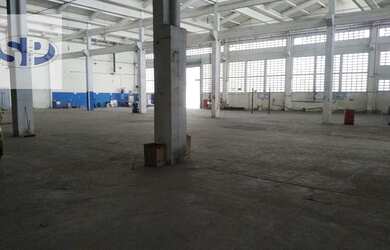 Imagem: O depósito possui 5 Vagas na garagem e 13000m² de Área e