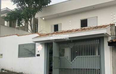 Imagem: A casa possui 4 Dormitórios, 3 Banheiros, 2 Vagas na garagem