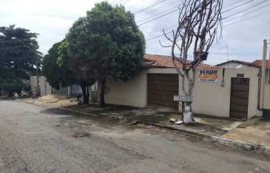 Imagem: A casa possui 5 Dormitórios, 5 Banheiros, 5 Vagas na garagem