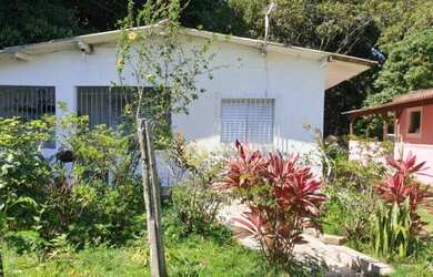 Imagem: A casa possui 2 Dormitórios, 1 Banheiro, 5 Vagas na garagem