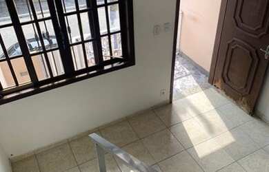 Imagem: A casa possui 2 Dormitórios, 1 Banheiro, 1 Vaga na garagem