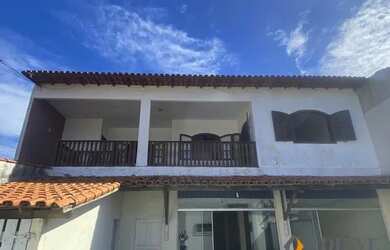 Imagem: A casa possui 3 Dormitórios, 1 Banheiro, 1 Vaga na garagem