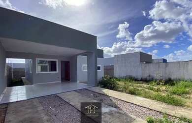 Imagem: A casa possui 2 Dormitórios, 2 Banheiros, 2 Vagas na garagem