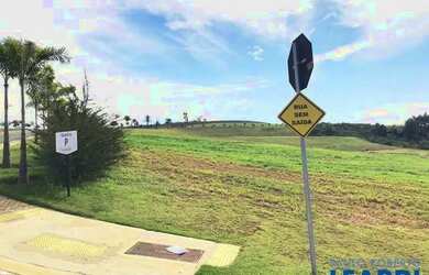 Imagem: O terreno possui 1.493m² de Área e está localizado em Loteamento