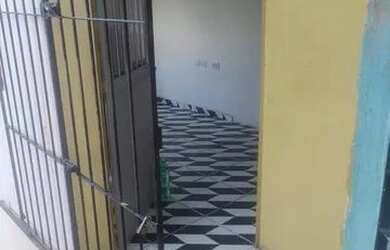 Imagem: A casa possui 2 Dormitórios, 1 Banheiro e está localizado