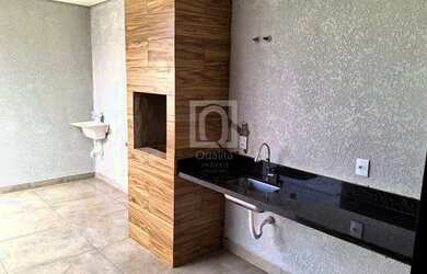 Imagem: A casa em condomínio possui 3 Dormitórios, 2 Banheiros, 2