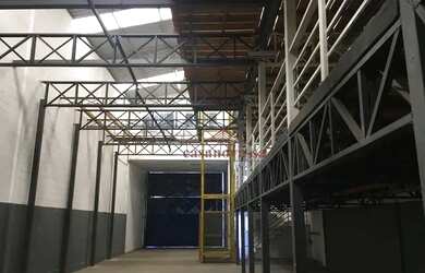 Imagem: O depósito possui 5 Vagas na garagem, 592m² de Área e está