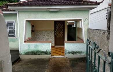 Imagem: A casa possui 5 Dormitórios, 3 Banheiros, 360m² de Área e