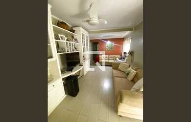 Imagem: A casa possui 3 Dormitórios, 3 Banheiros, 1 Vaga na garagem