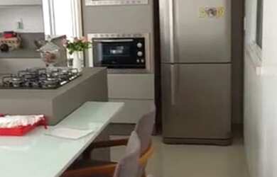 Imagem: A casa possui 3 Dormitórios, 4 Banheiros, 2 Vagas na garagem