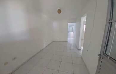 Imagem: A casa possui 2 Dormitórios, 1 Banheiro, 2 Vagas na garagem