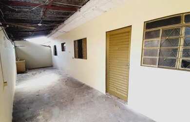 Imagem: A casa possui 1 Dormitório, 1 Banheiro, 50m² de Área e está