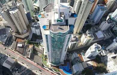 Imagem: O apartamento possui 3 Dormitórios, 4 Banheiros, 4 Vagas na