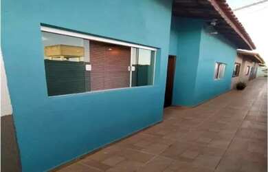 Imagem: A casa possui 2 Dormitórios, 1 Banheiro, 1 Vaga na garagem