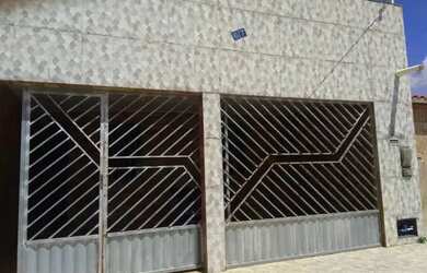 Imagem: A casa possui 3 Dormitórios, 1 Banheiro, 1 Vaga na garagem