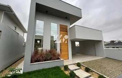 Imagem: A casa possui 3 Dormitórios, 3 Banheiros, 2 Vagas na garagem