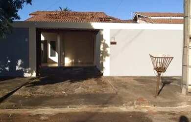 Imagem: A casa possui 3 Dormitórios, 3 Banheiros, 3 Vagas na garagem