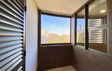 Imagem 11: Vista de milhões. Piscina, Varanda, Guarda roupae244m² de Área