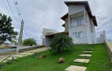 Imagem: A casa em condomínio possui 3 Dormitórios, 2 Banheiros, 3