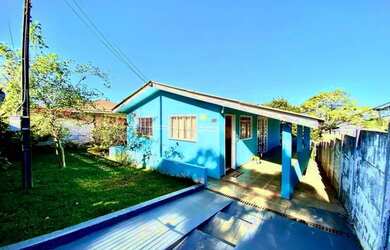 Imagem: A casa possui 2 Dormitórios, 1 Banheiro, 2 Vagas na garagem