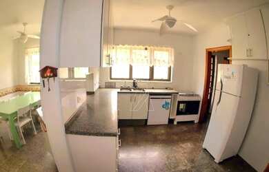 Imagem: A casa em condomínio possui 5 Dormitórios, 5 Banheiros, 4