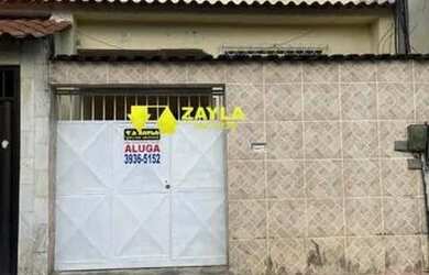 Imagem: A casa possui 3 Dormitórios, 2 Banheiros, 1 Vaga na garagem