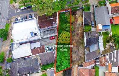 Imagem: O terreno possui 580m² de Área e está localizado em Água