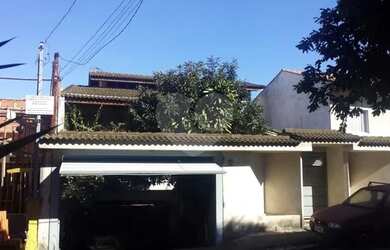Imagem: A casa possui 5 Dormitórios, 5 Banheiros, 3 Vagas na garagem