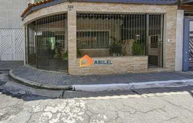 Imagem: A casa possui 3 Dormitórios, 3 Banheiros, 2 Vagas na garagem