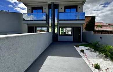 Imagem: A casa possui 2 Dormitórios, 1 Banheiro, 2 Vagas na garagem