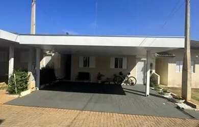 Imagem: A casa possui 3 Dormitórios, 2 Banheiros, 140m² de Área