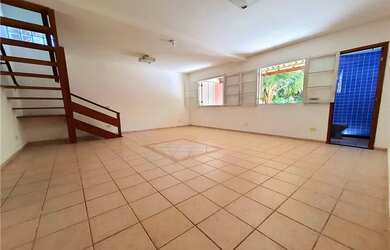 Imagem: A casa possui 4 Dormitórios, 4 Banheiros, 3 Vagas na garagem