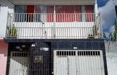 Imagem: A casa possui 2 Dormitórios, 2 Banheiros, 2 Vagas na garagem