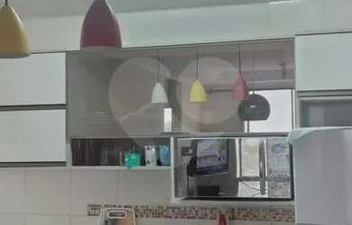 Imagem: O apartamento possui 2 Dormitórios, 1 Banheiro, 1 Vaga na garagem