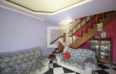 Imagem: A casa possui 3 Dormitórios, 2 Banheiros, 70m² de Área e