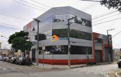 Imagem: O depósito possui 5 Vagas na garagem e 721m² de Área e está