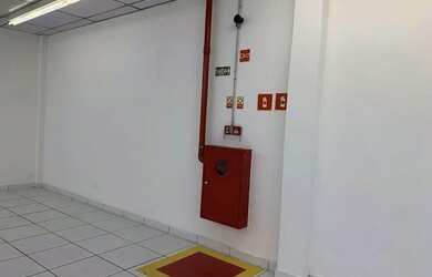 Imagem: O depósito possui 350m² de Área e está localizado em Lapa