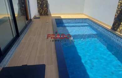 Imagem: A casa possui 2 Dormitórios, 2 Banheiros, 2 Vagas na garagem