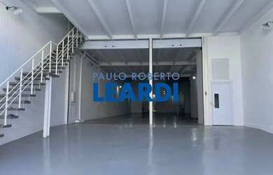 Imagem: O depósito possui 5 Vagas na garagem e 600m² de Área e está