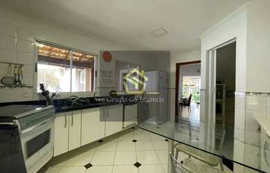 Imagem: A casa possui 3 Dormitórios, 5 Banheiros, 4 Vagas na garagem