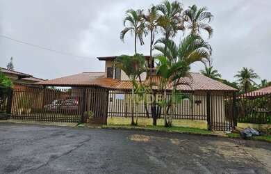 Imagem: A casa possui 4 Dormitórios, 4 Banheiros, 2 Vagas na garagem